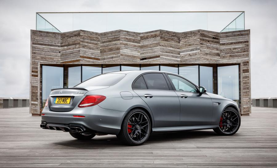  Mercedes-AMG E63 S 4Matic+ 2017 года  (UK) (фото 13 из 40)